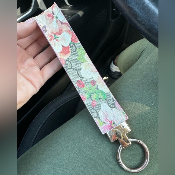 Authentic Gucci keychain - Picture 1 of 8